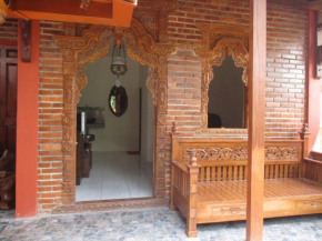 Гостиница Rumah Ukhi  Джокьякарта